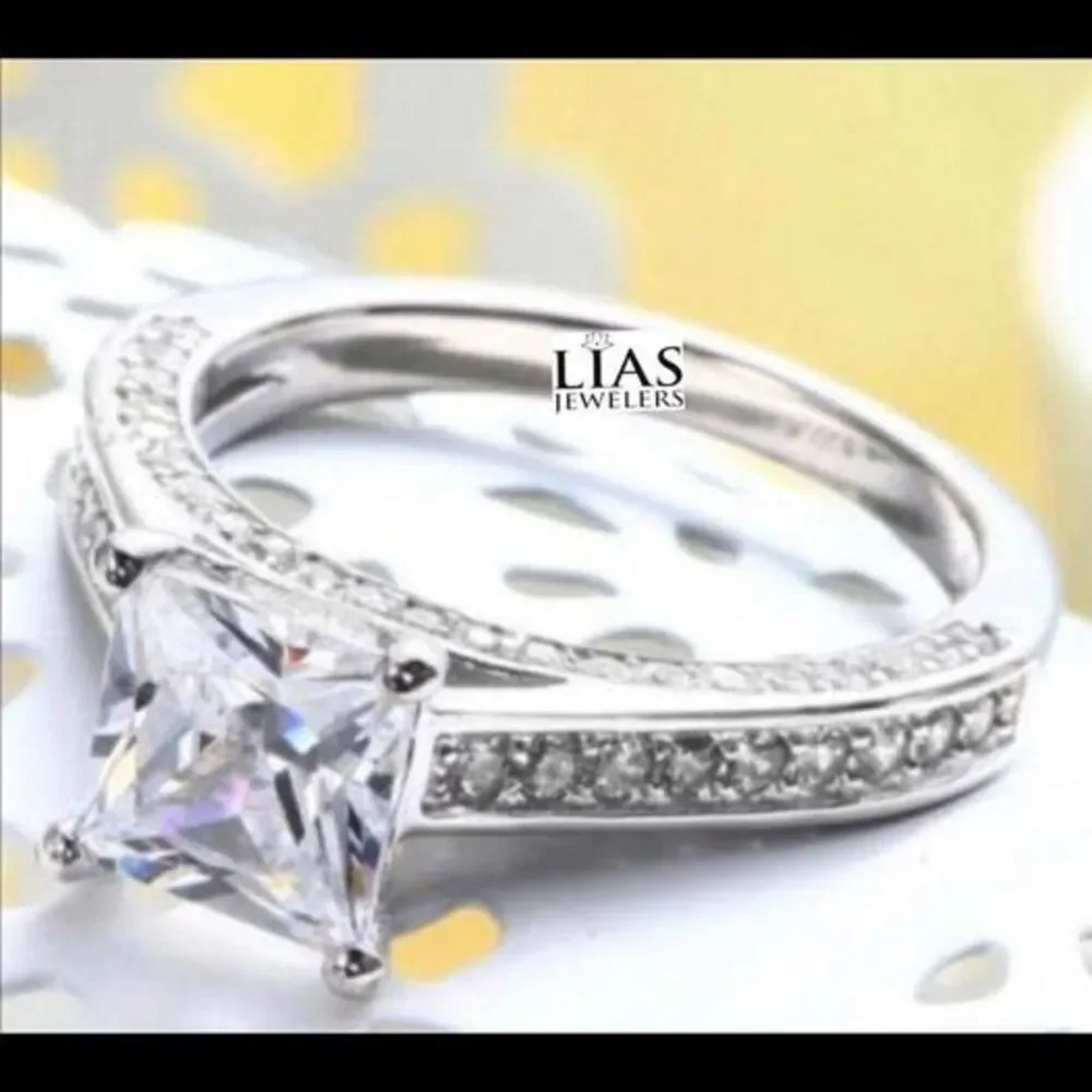 New 18k white gold engagement ring
